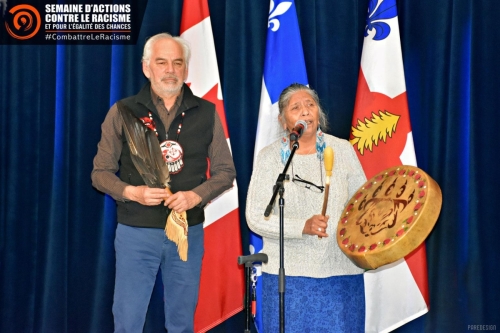 Photo de M. Gislain Picard avec Mme Sedalia Azio lors de la cérémonie de lancement de la SACR 2024.