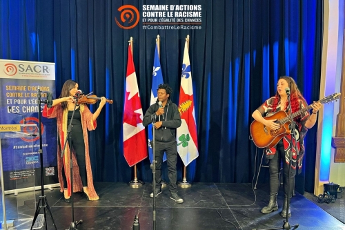 Présentation musicale dans la cérémonie du lancement.